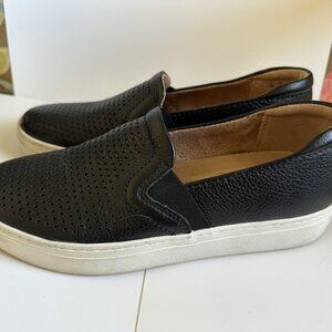 Naturalizer Black slip on leather sneaker women size 7.5